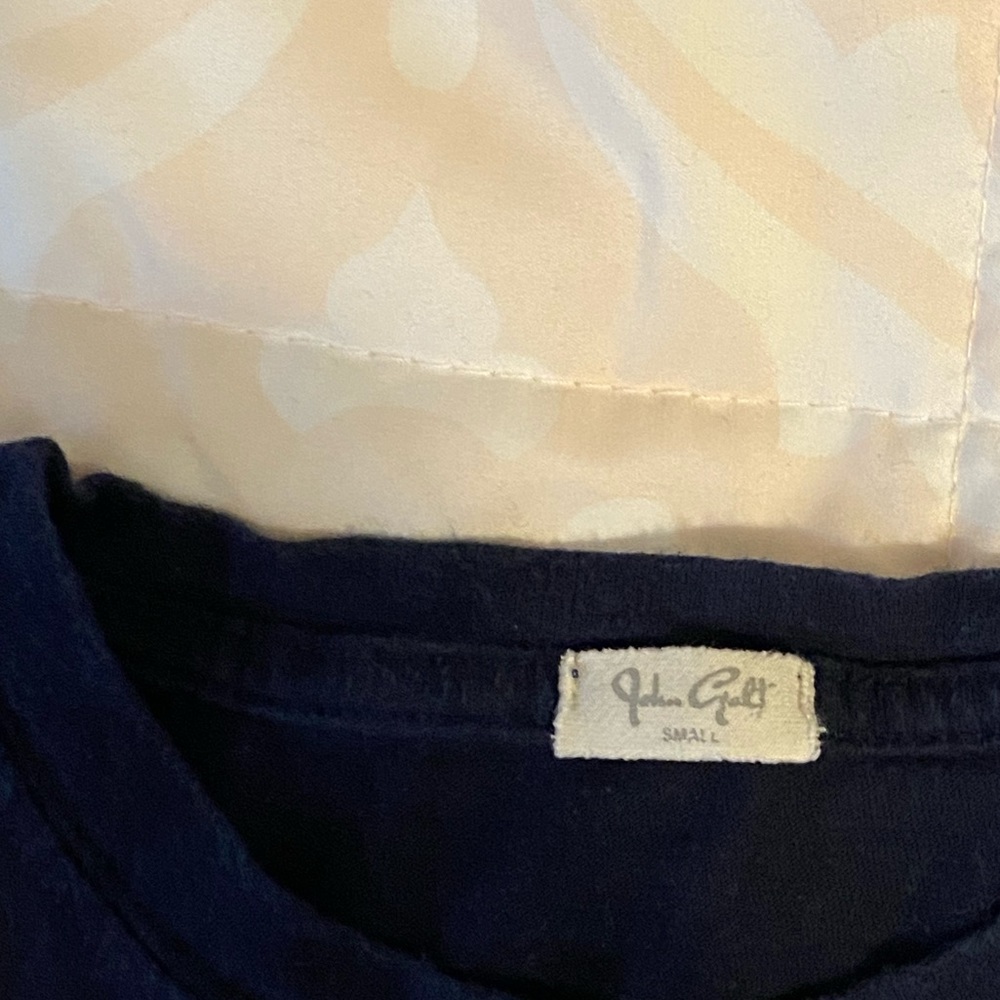 Brandy Melville Short Sleeve - Picture 2 of 2